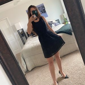 Flirty little black dress w pockets & cut out back